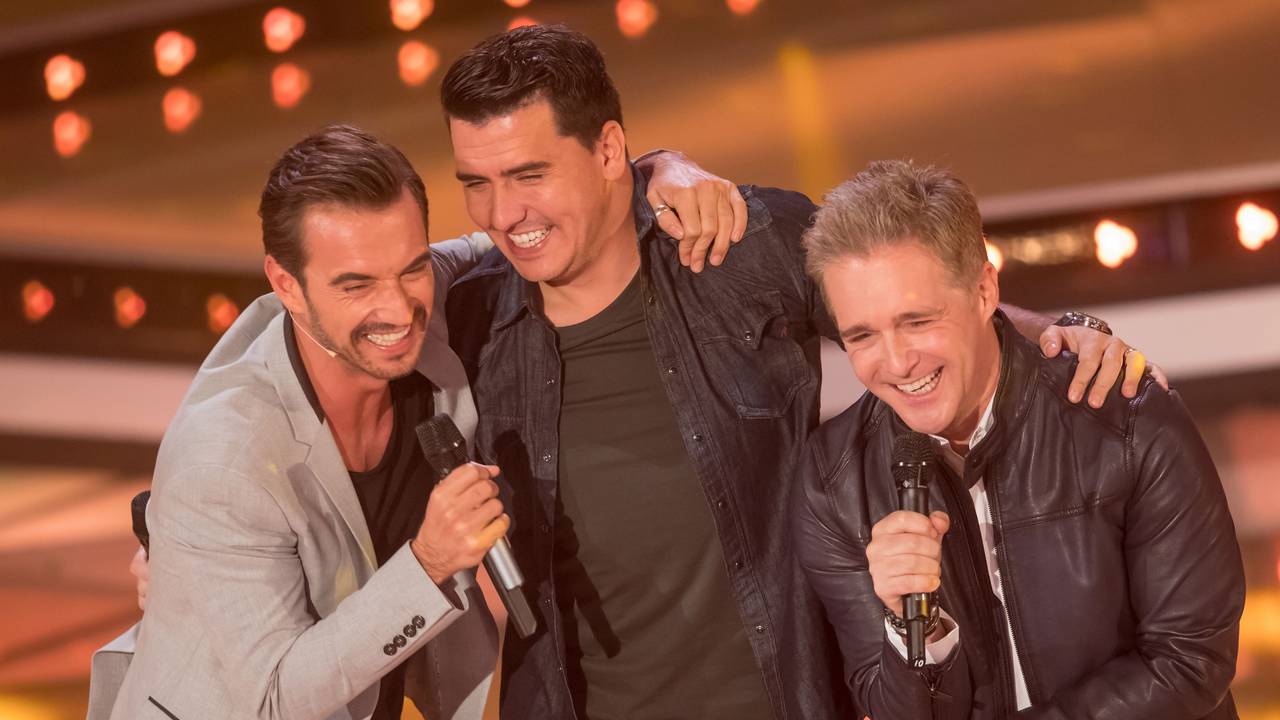 Florian Silbereisen, Jan Smit und Christoff De Bolle (l-r) von Klubbb3 treten am 24.11.2017 in Suhl (Thüringen) in "Die große Show der Schlager, Stars und Storys 2017" auf.
