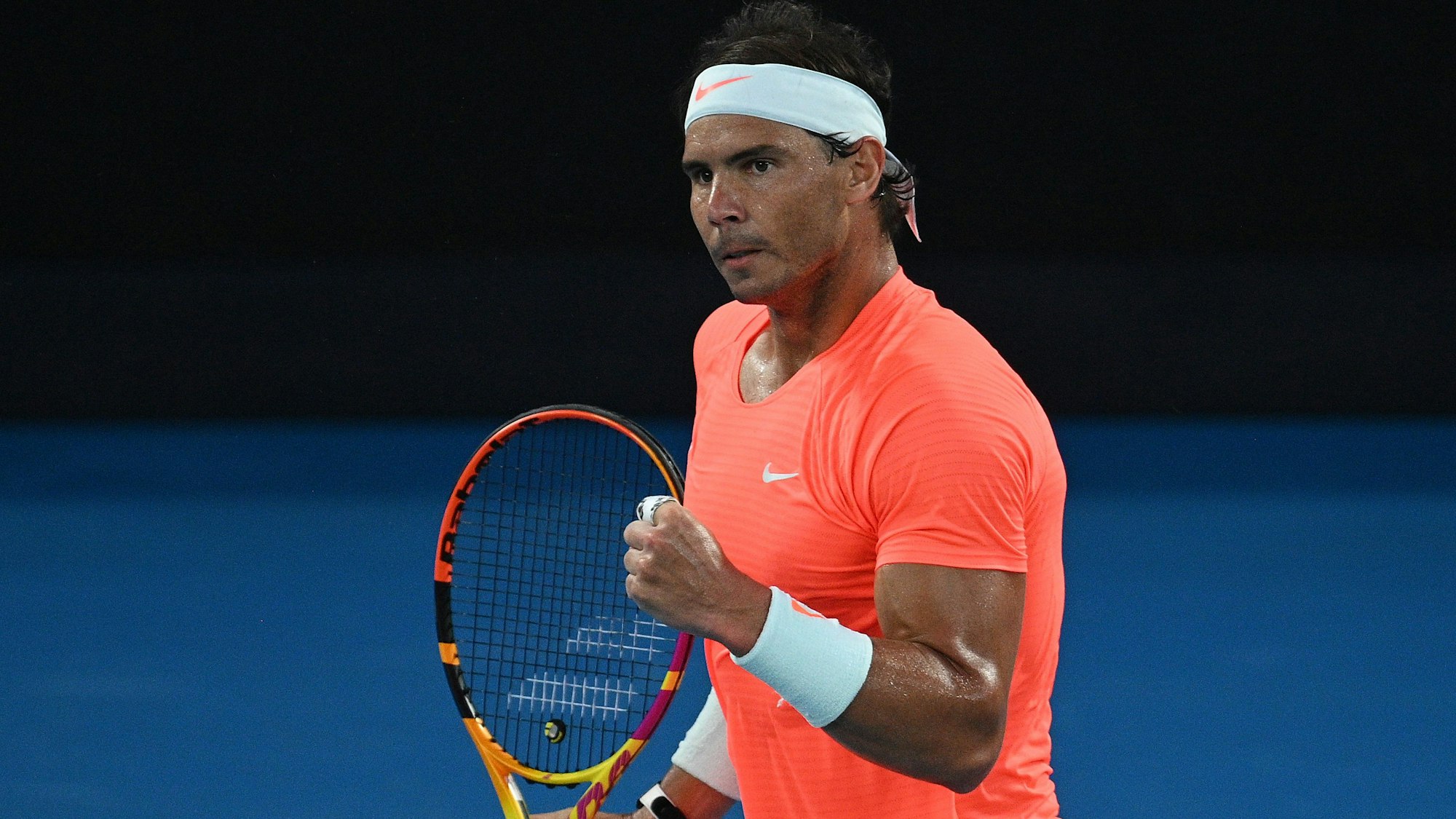 Rafael Nadal ballt bei einem Tennis-Spiel die Faust.