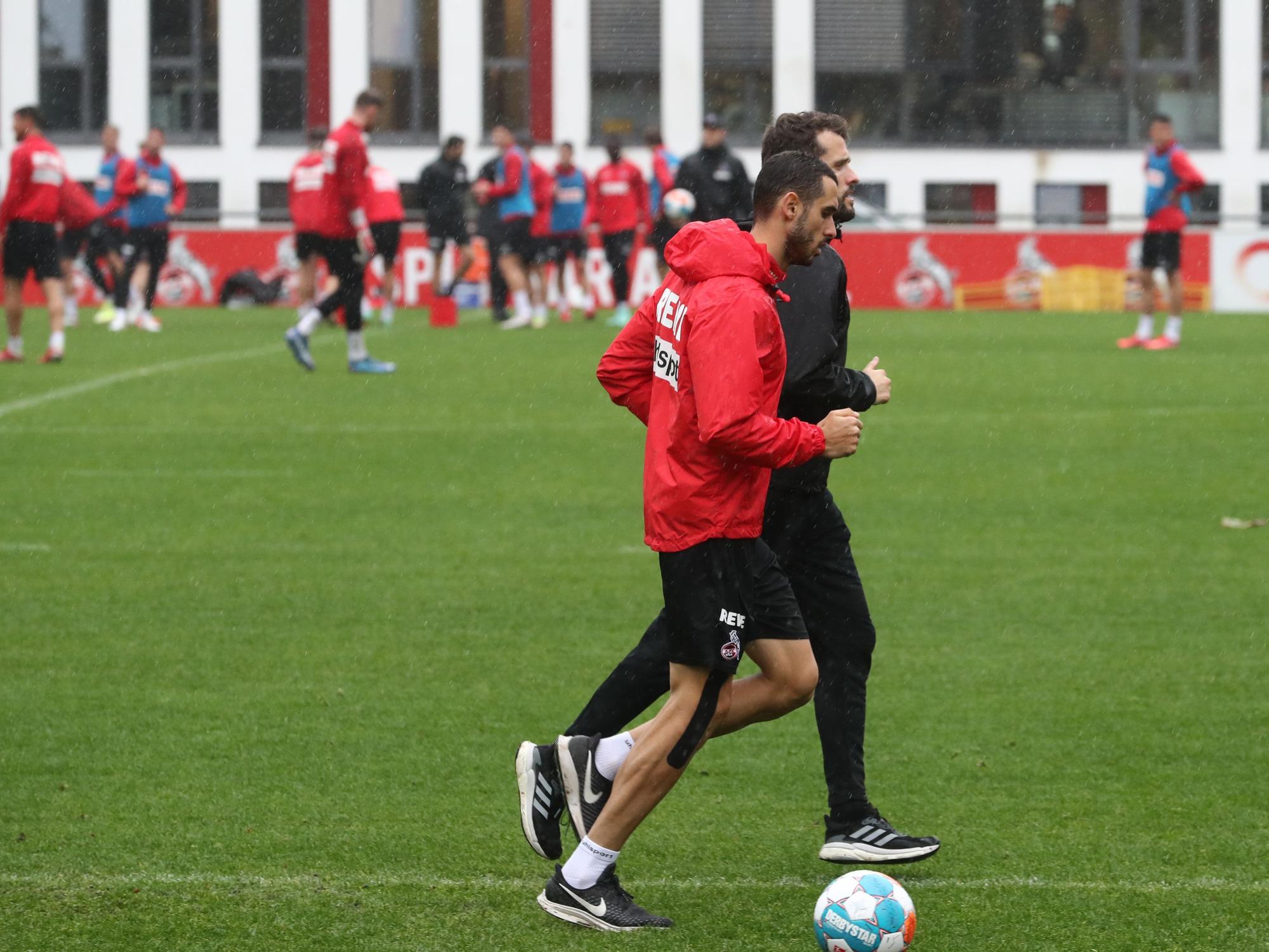 Ellyes Skhiri trainiert beim 1. FC Köln.