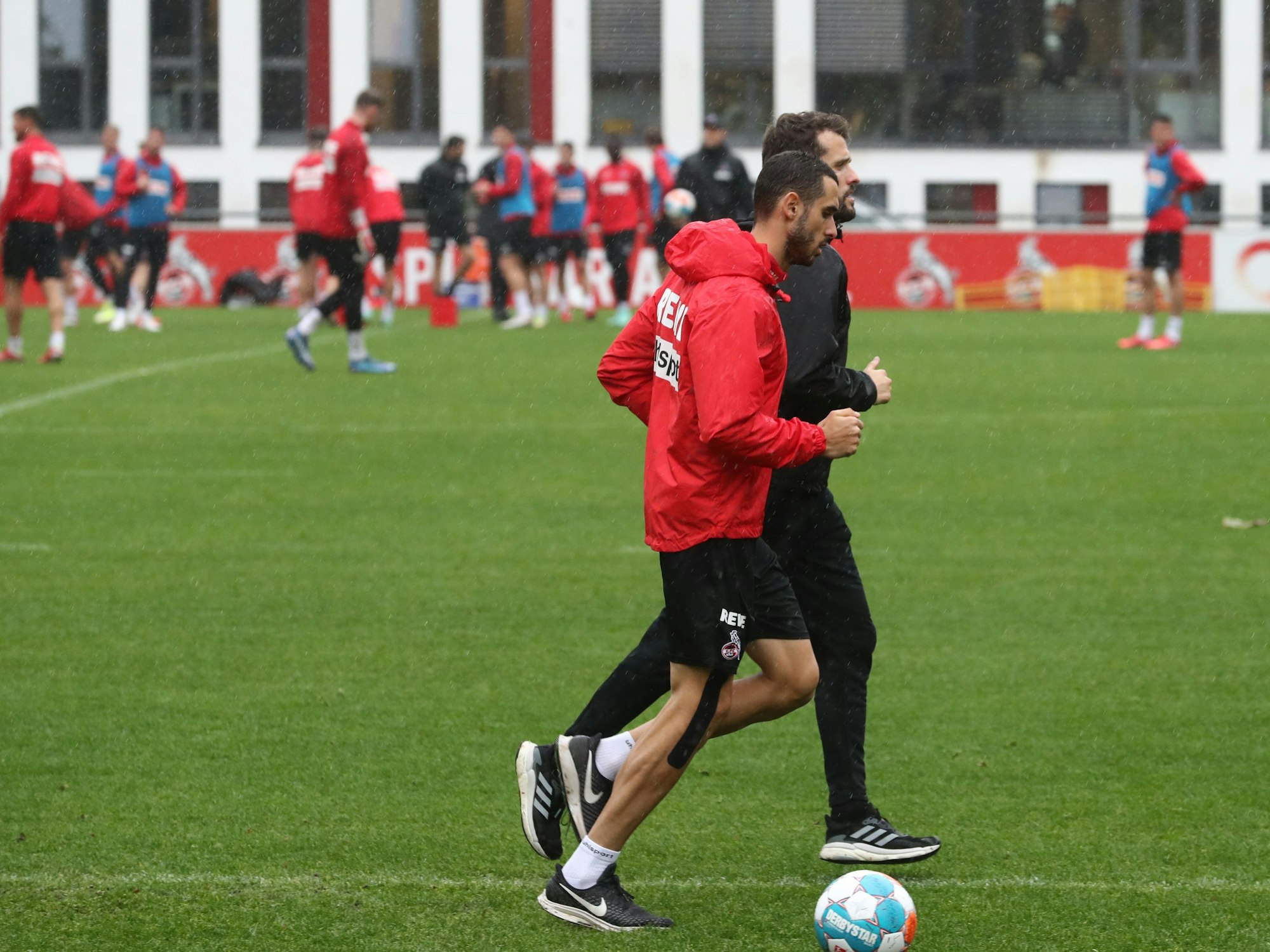 Ellyes Skhiri trainiert beim 1. FC Köln.