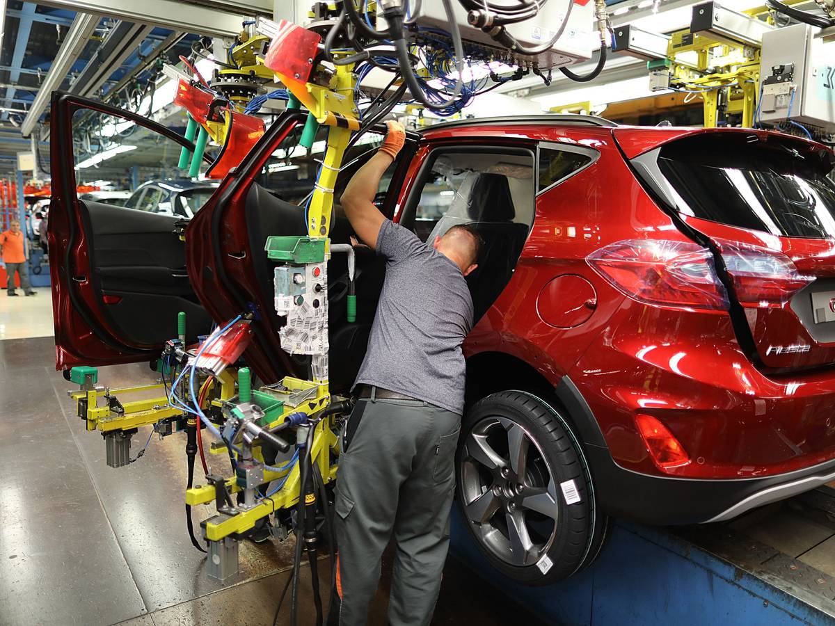 Ford leidet: Wegen Lieferengpässen läuft die Kurzarbeit in Köln (hier ein Foto aus dem Werk in Köln von 2018) auch im November weiter.