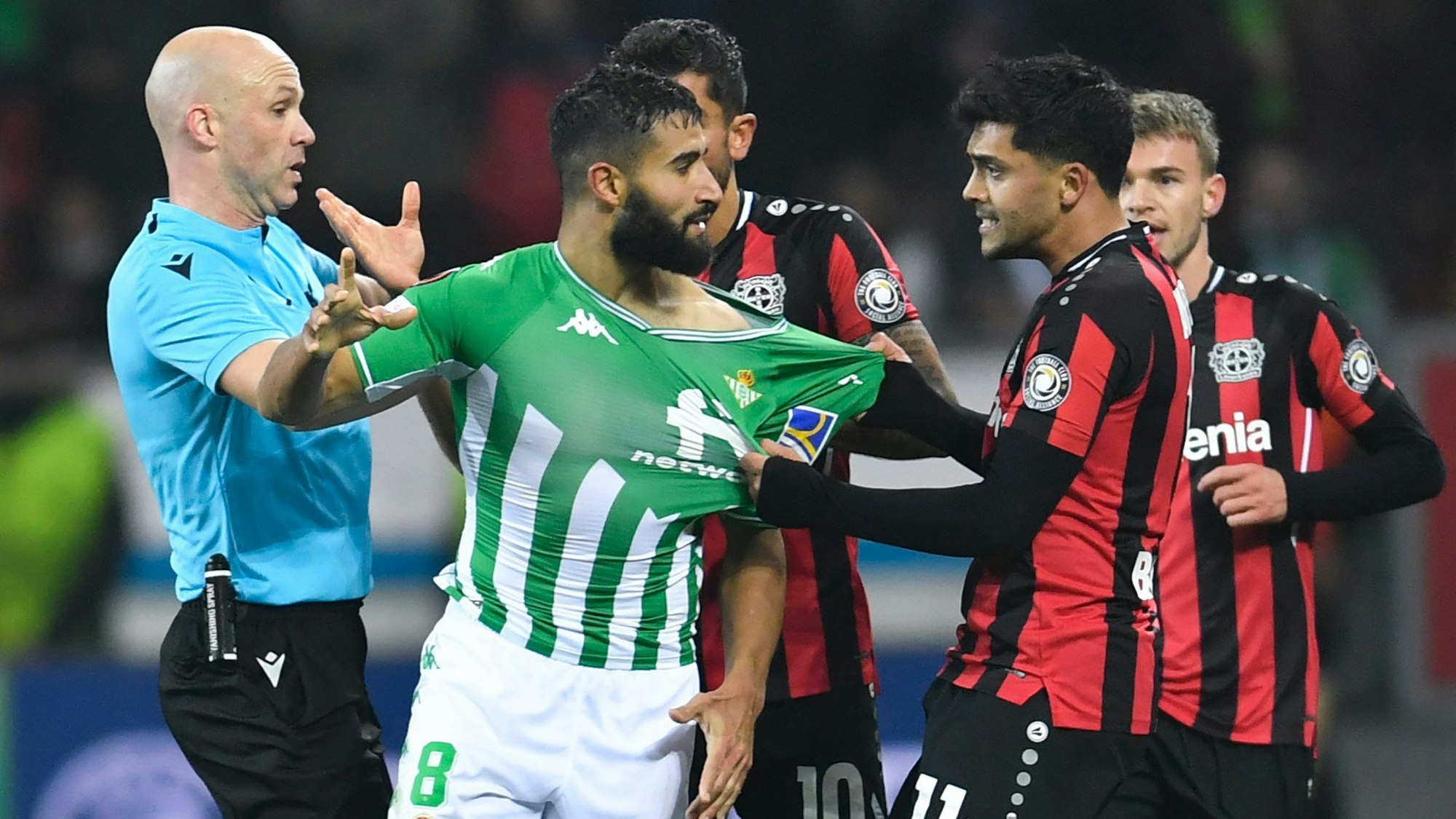 Rudelbildung beim Spiel zwischen Bayer Leverkusen und Real Betis.