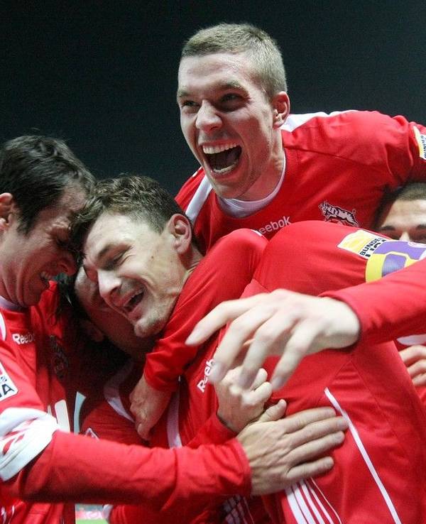 FC-Jubeltraube um Milivoje Novakovic