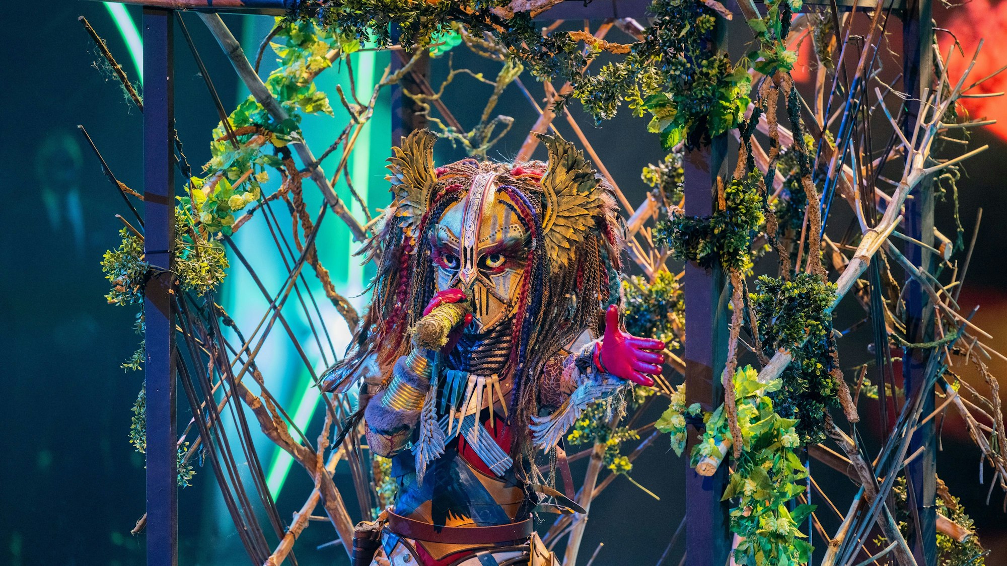 Die Heldin steht in der „ProSieben“-Show „The Masked Singer“ auf der Bühne.