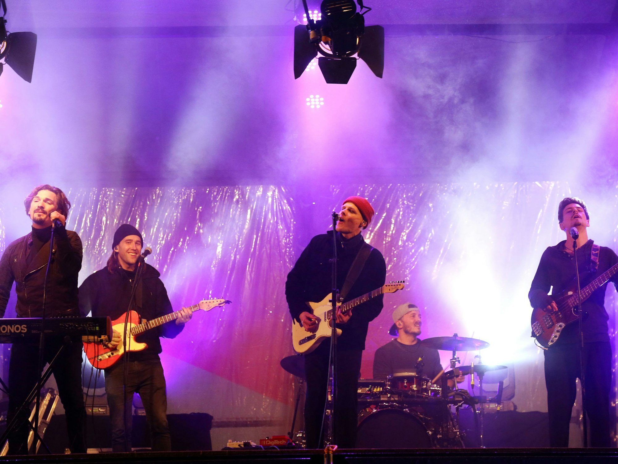 05.02.2021
Köln
Autokonzert am Südstadion
Carnevalssitzung mit Cat Ballou und vielen mehr
Foto: Martina Goyert