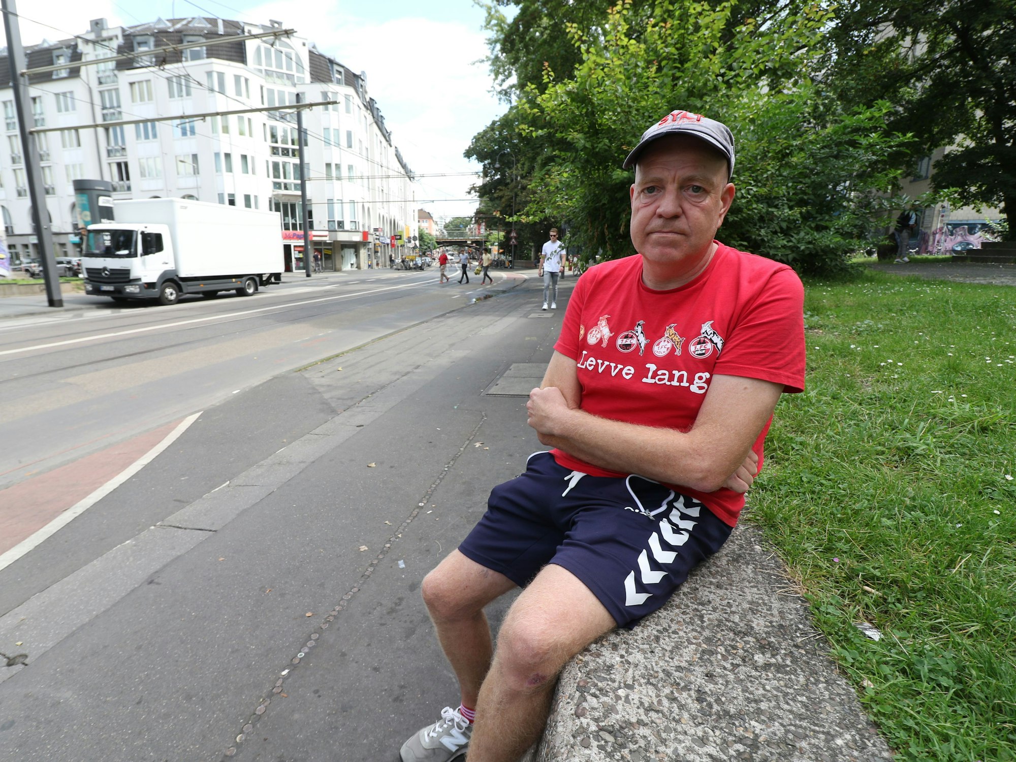 28. Juli 2021
Anwohner Andreas Gebauer von der Zülpicher Straße hat Strafanzeige gegen das Ordnungsamt Köln erstattet.
Fotos: Adnan Akyüz