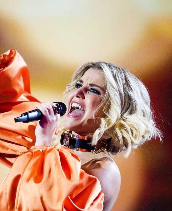 Schlager-Star Beatrice Egli performt während einer TV-Aufzeichnung (undatiertes Foto).