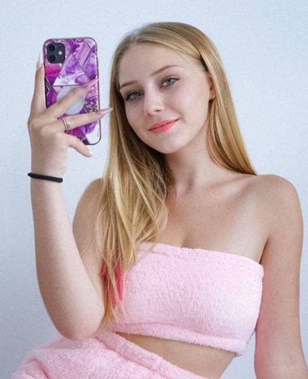 Loredana Wollny zeigt sich auf einem Selfie, dass sie am 3. September 2021 auf Instagram hochgeladen hat.