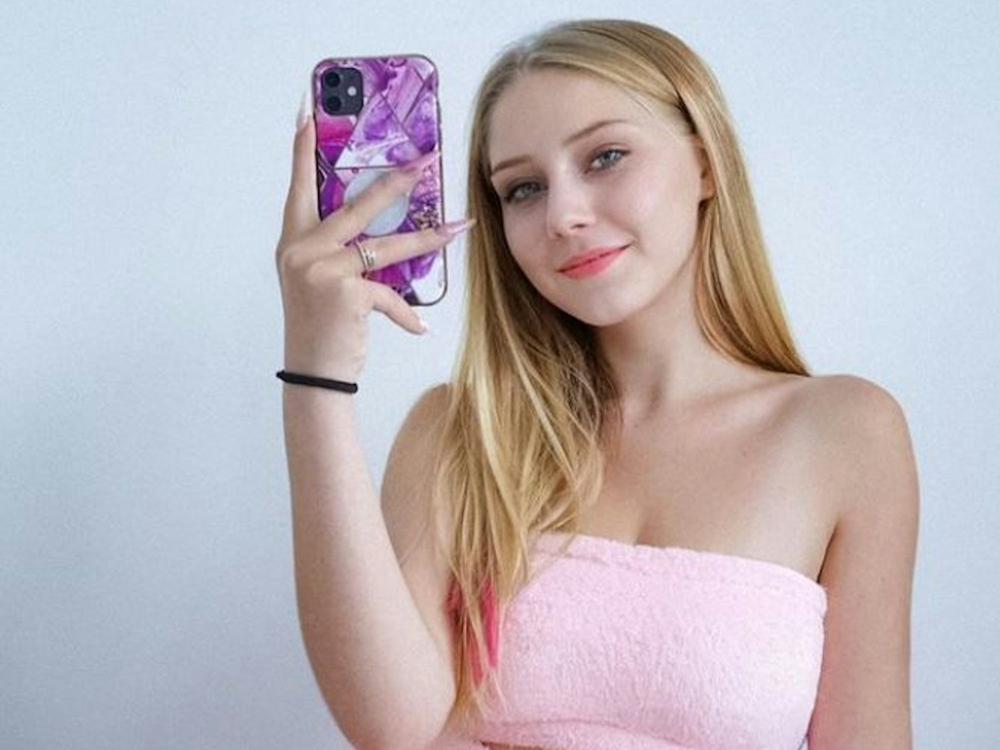Loredana Wollny zeigt sich auf einem Selfie, dass sie am 3. September 2021 auf Instagram hochgeladen hat.