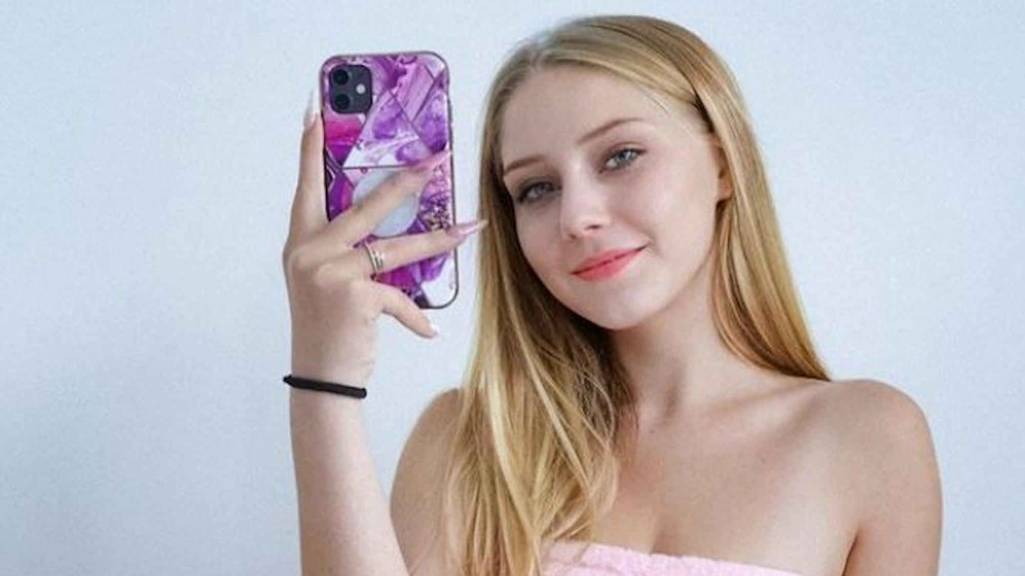 Loredana Wollny zeigt sich auf einem Selfie, dass sie am 3. September 2021 auf Instagram hochgeladen hat.