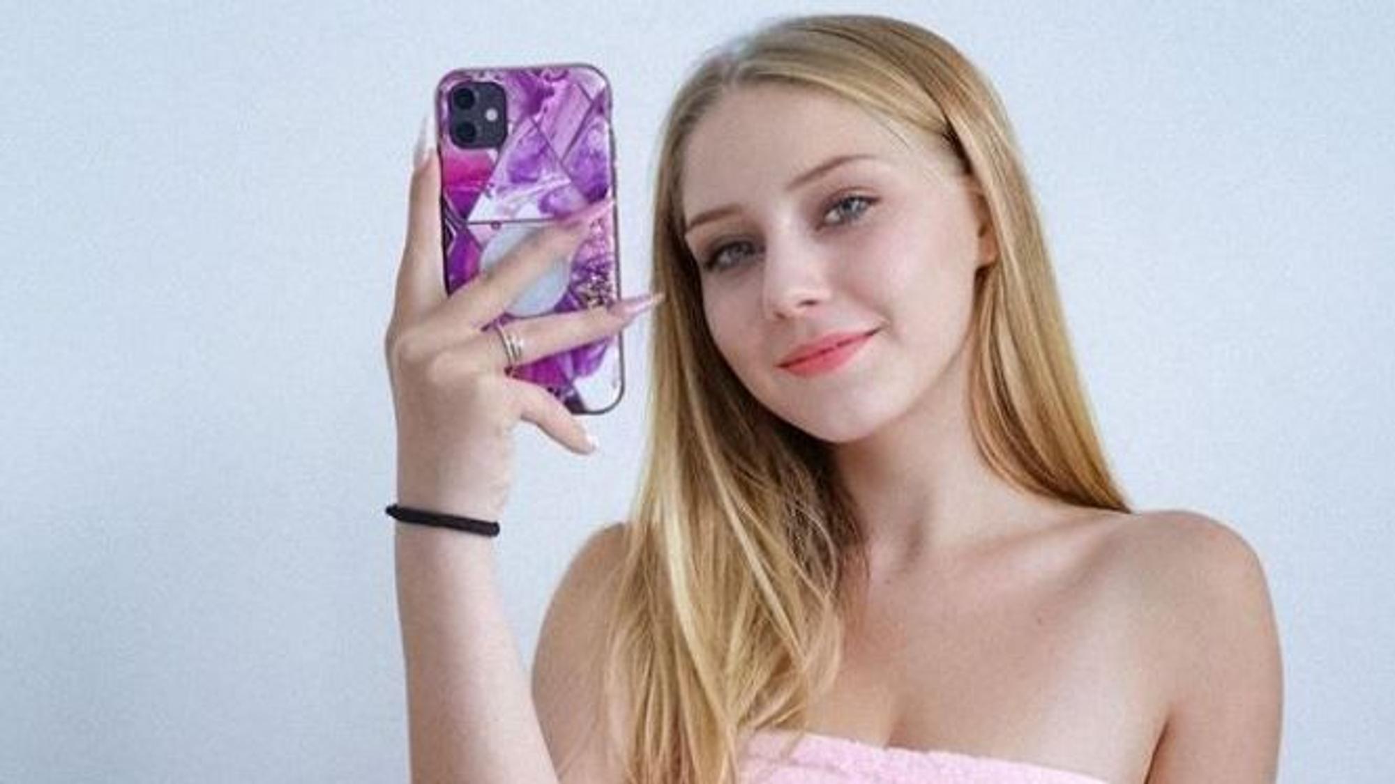 Loredana Wollny zeigt sich auf einem Selfie, dass sie am 3. September 2021 auf Instagram hochgeladen hat.