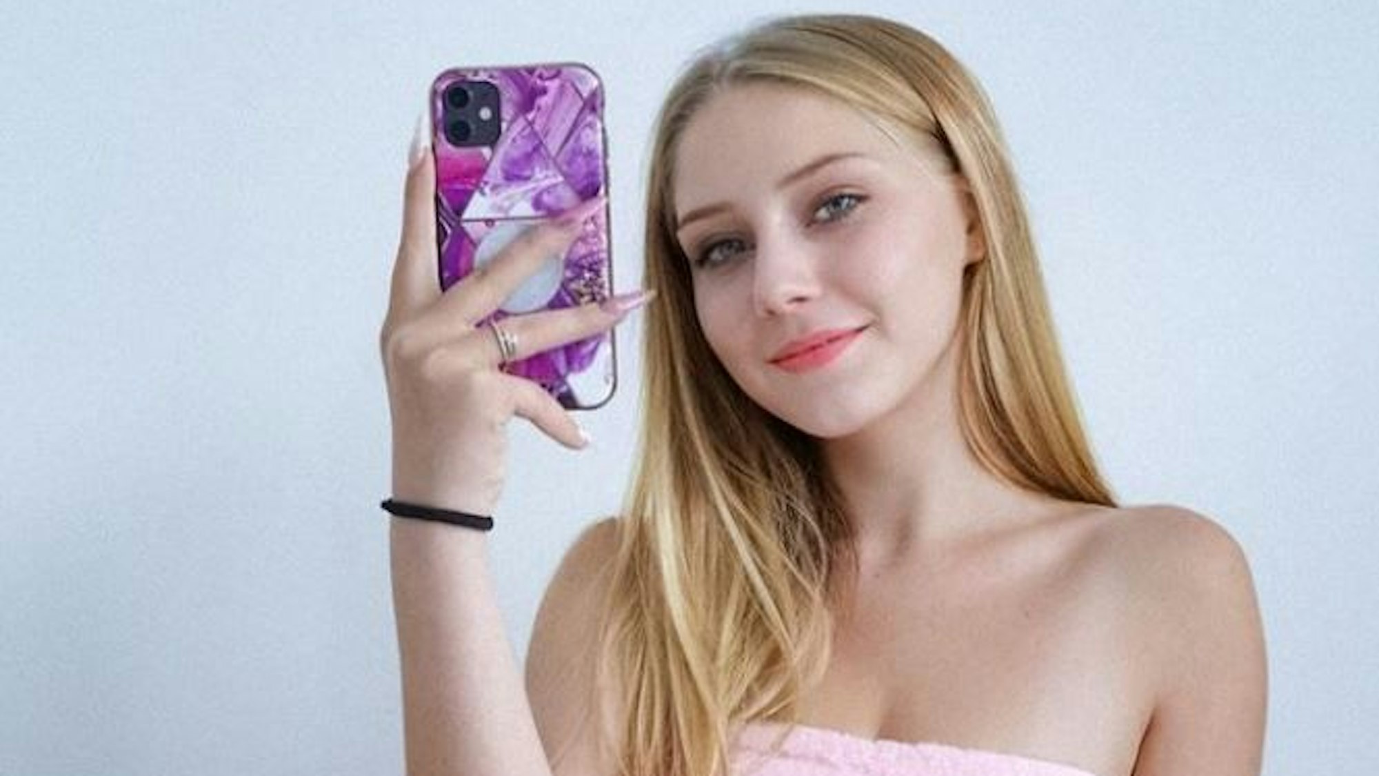 Loredana Wollny zeigt sich auf einem Selfie, dass sie am 3. September 2021 auf Instagram hochgeladen hat.