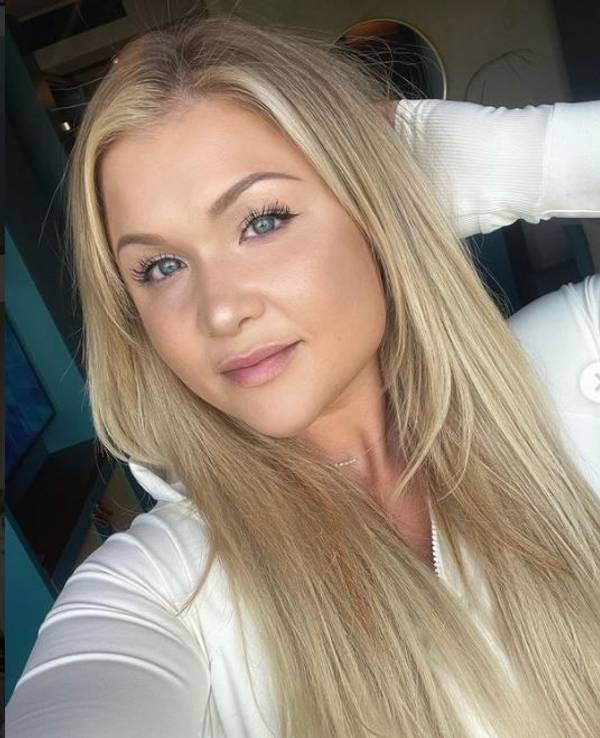 Die Influencerin Sophia Thiel auf einem Selfie, dass sie am 1. Oktober 2021 auf Instagram hochgeladen hat.