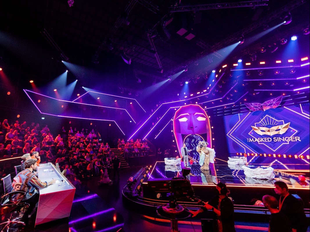 Der Mops steht in der „ProSieben“-Show „The Masked Singer“ auf der Bühne.