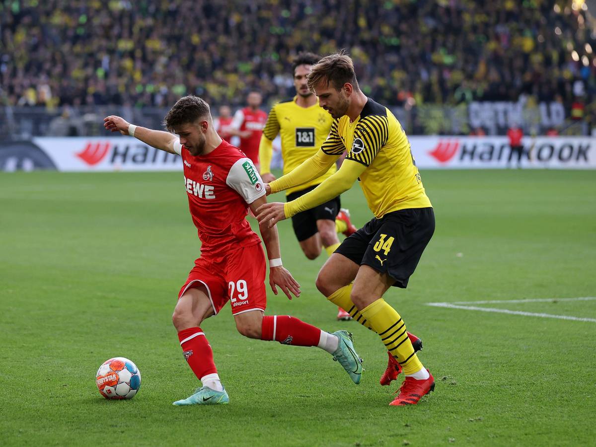 Jan Thielmann im Zweikampf mit Marin Pongracic.