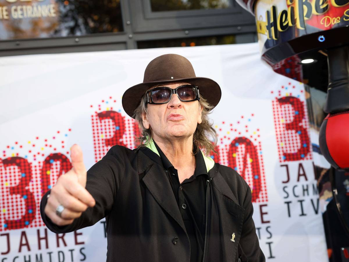 Udo Lindenberg, Musiker, auf dem roten Teppich vor dem Schmidts Tivoli Theater. Mit einer Jubiläumsgala und vielen prominenten Gästen feierte das Schmidts Tivoli auf der Hamburger Reeperbahn seinen 30. Geburtstag. +++ dpa-Bildfunk +++