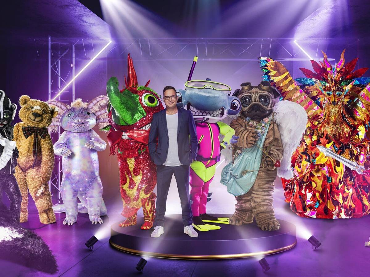 The Masked Singer startet am 16. Oktober in die neue Staffel. Auf dem Foto vom 14. Oktober 2021 sind einige der Kostüme mit Moderator Matthias Opdenhövel zu sehen.