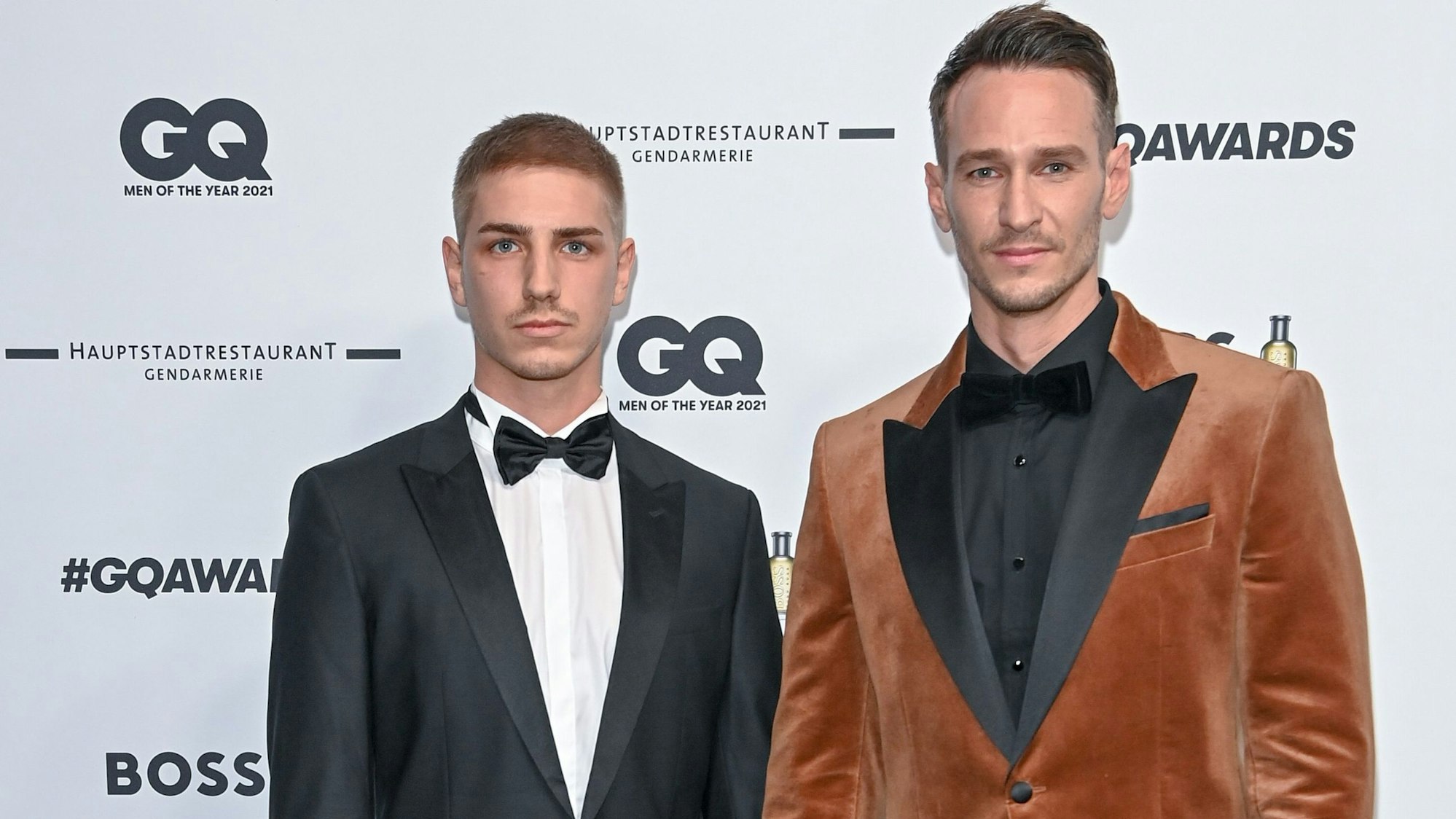 Vladimir Burlakov (r) und sein Freund Martin bei der „GQ Men of the Year 2021“-Gala in Berlin.