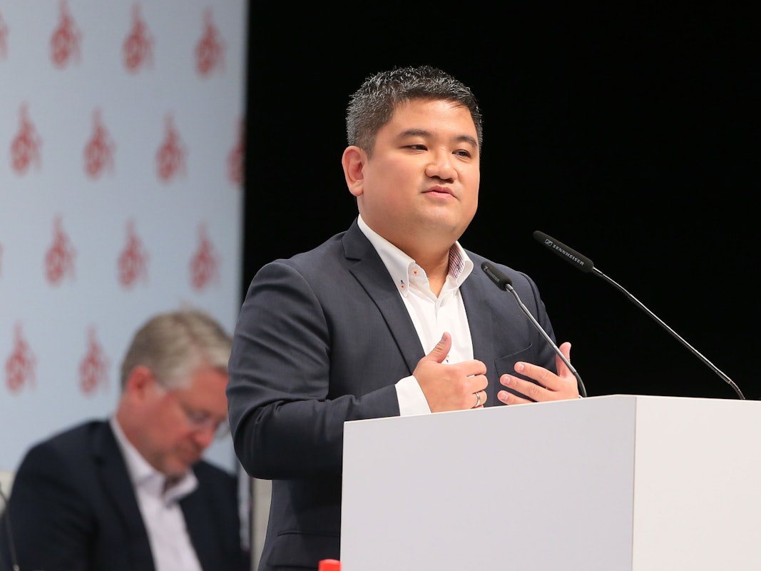 Ho-Yeon Kim bei der Mitgliederversammlung des 1. FC Köln