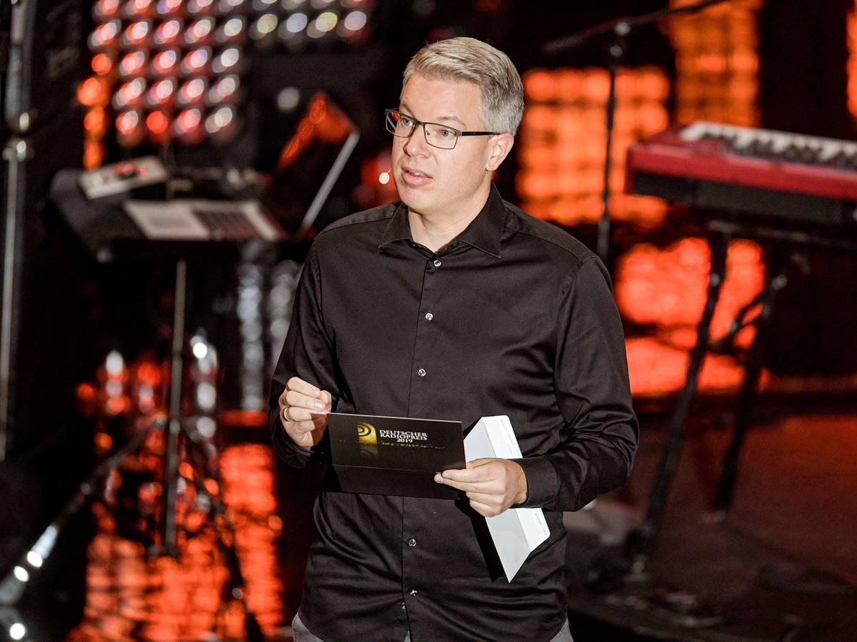Frank Thelen, Unternehmer, steht als Laudator während der Verleihung des 10. Deutschen Radiopreises auf der Bühne. +++ dpa-Bildfunk +++