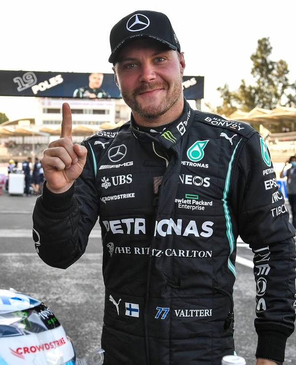 Valtteri Bottas freut sich über seine Poleposition in Mexiko
