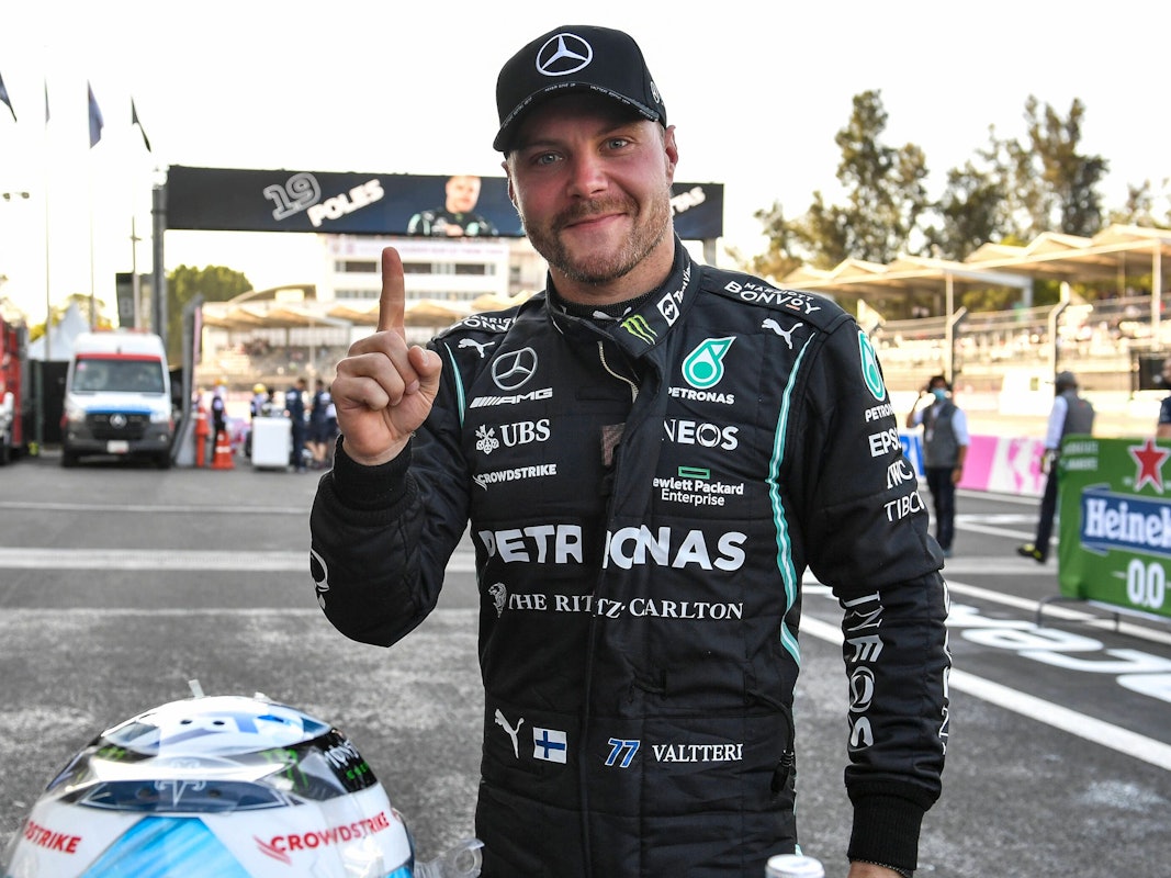 Valtteri Bottas freut sich über seine Poleposition in Mexiko