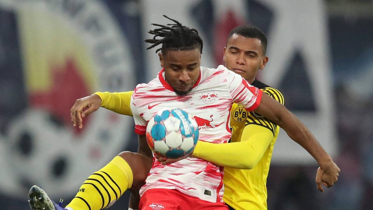 Christopher Nkunku (im Zweikampf mit Manuel Akanji
