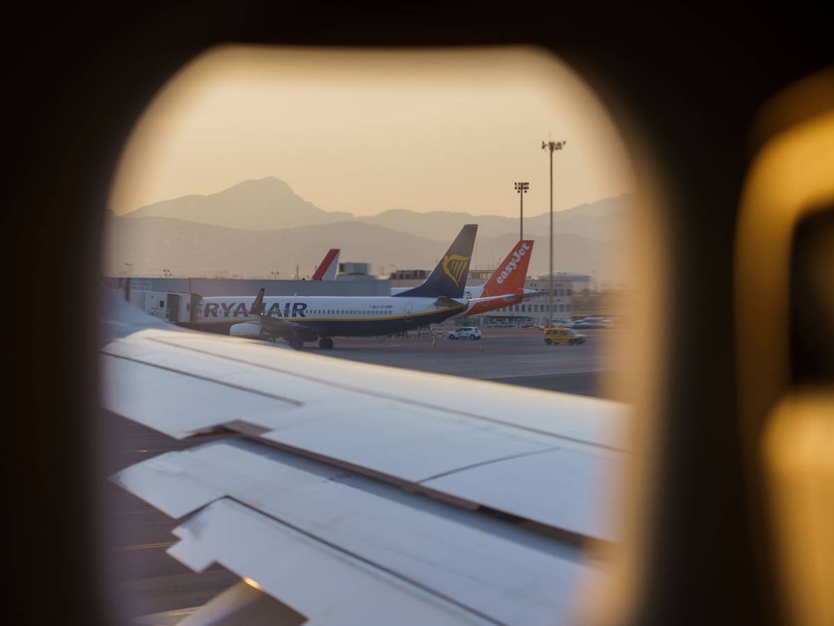 Auf dem Flughafen von Palma kam es im September 2020 zu einem Zwischenfall an Bord einer Ryanair-Maschine. Das Symbolbild zeigt den internationalen Flughafen Son San Juan von Palma de Mallorca.