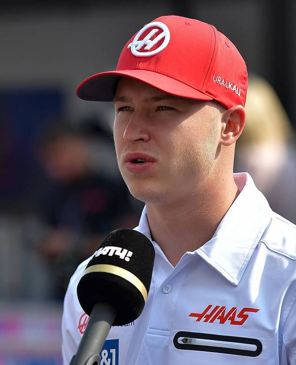 Nikita Mazepin gibt ein Interview