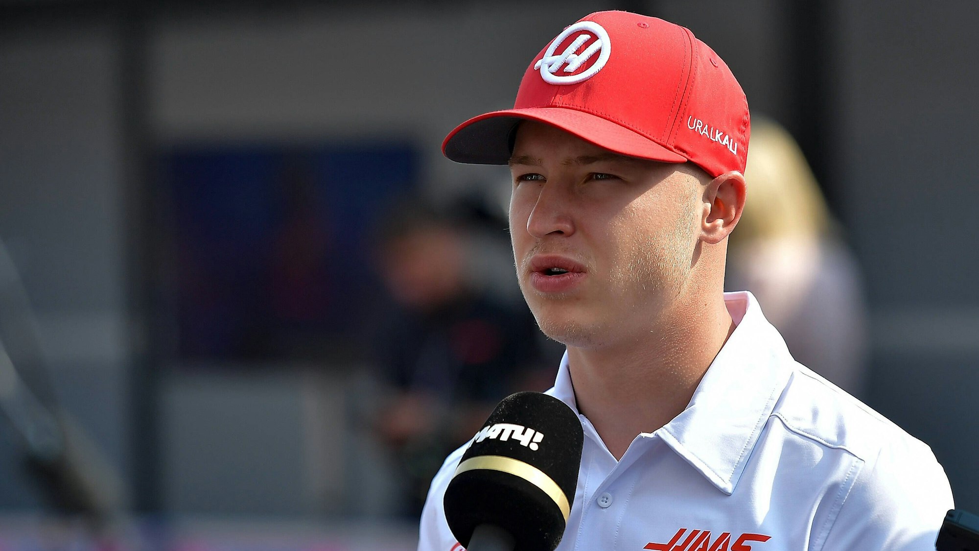 Nikita Mazepin gibt ein Interview