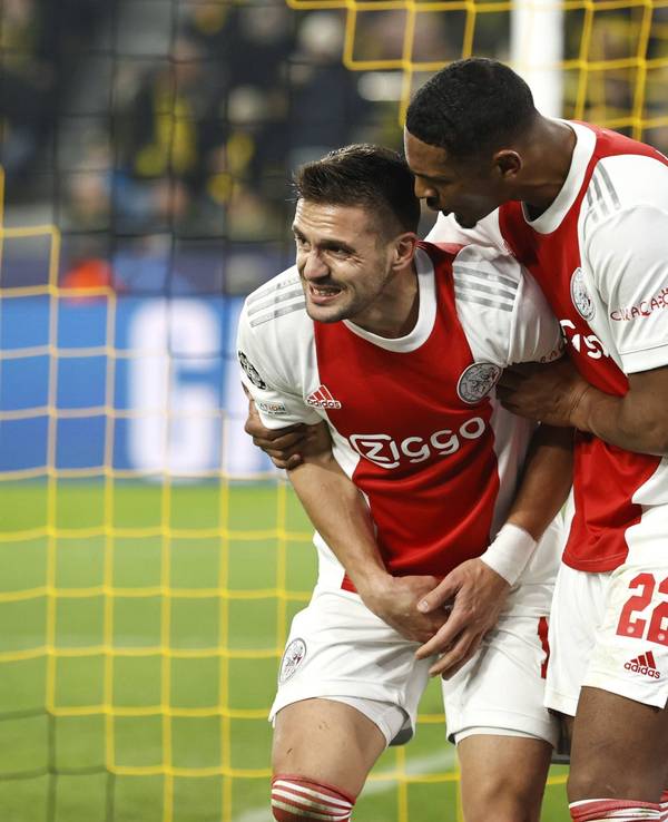 Dusan Tadic (Ajax) tat sich beim Tor gegen den BVB weh.