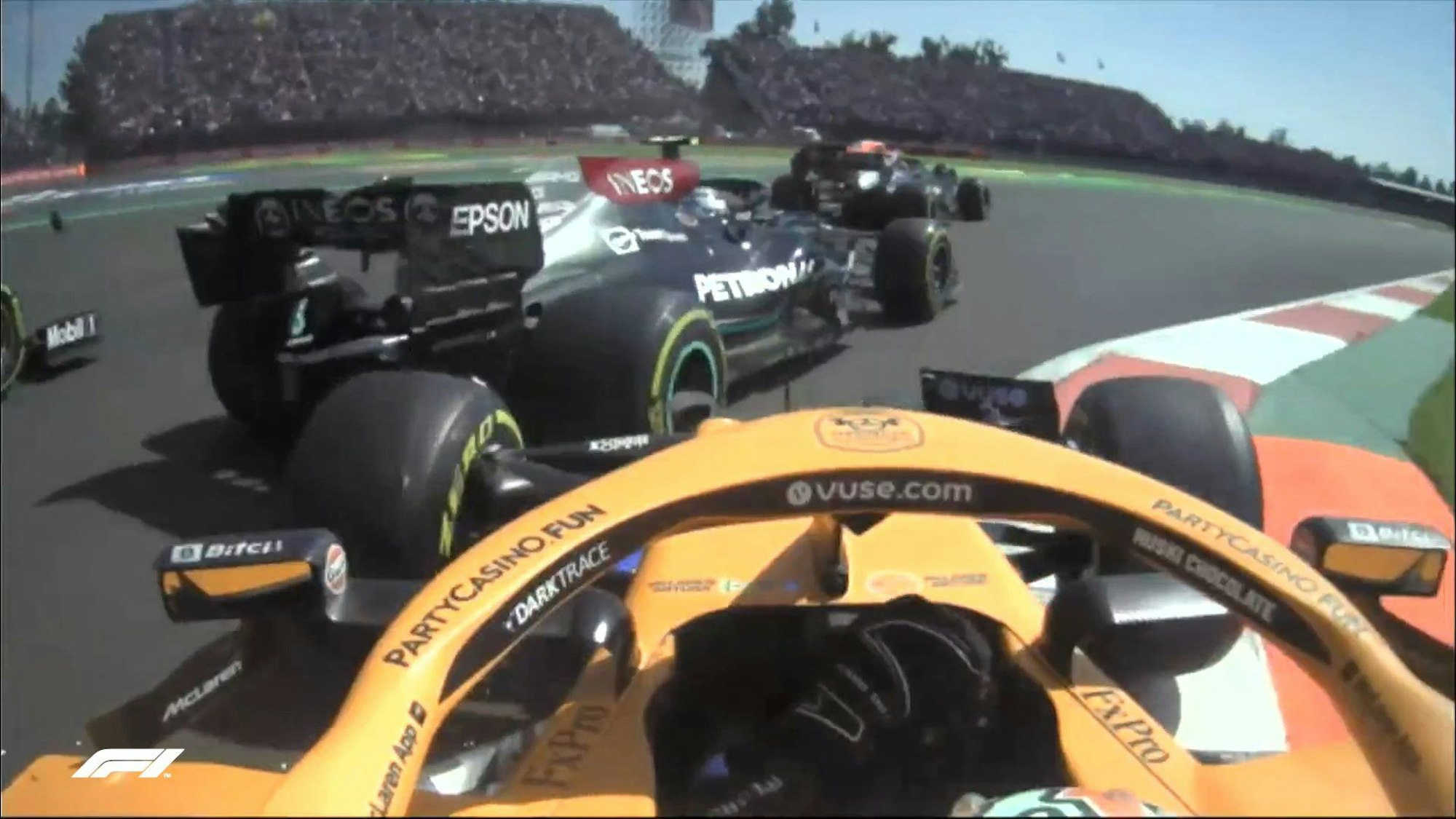 Crash zwischen Daniel Ricciardo und Valtteri Bottas.