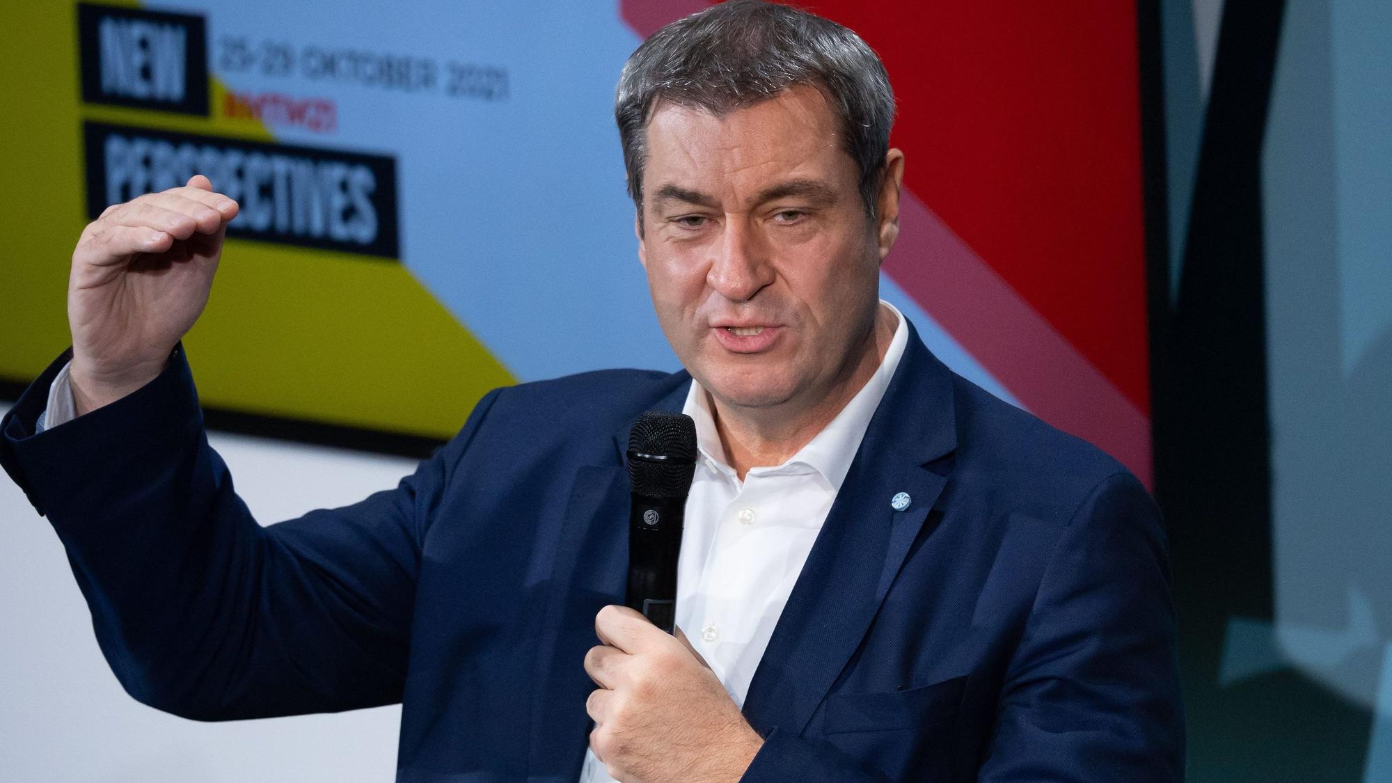 25.10.2021, Bayern, München: Markus Söder (CSU), Ministerpräsident von Bayern, nimmt an der Eröffnung der 35. Medientage München teil.