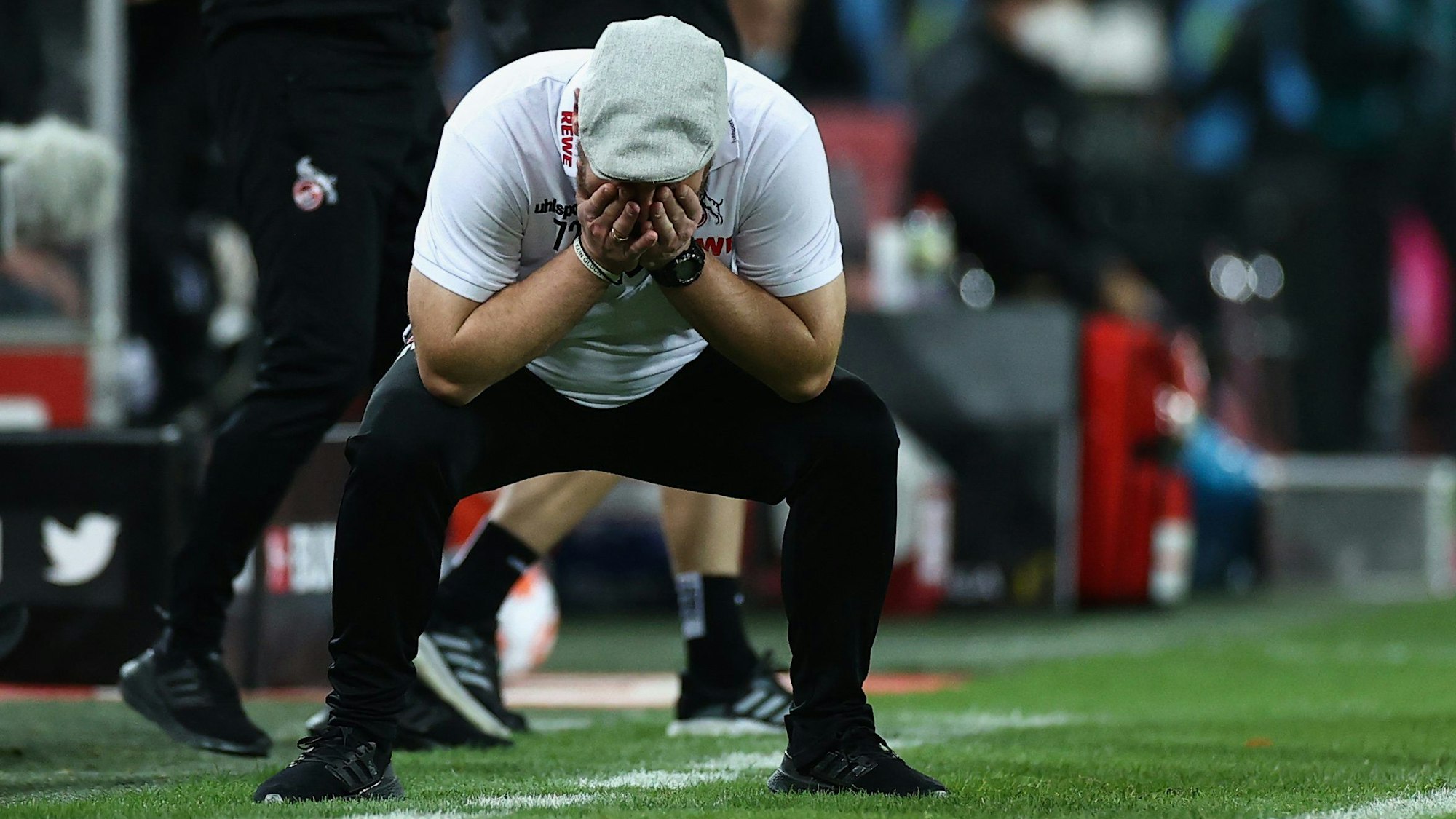 Kölns Trainer Steffen Baumgart reagiert nach 2:2.
