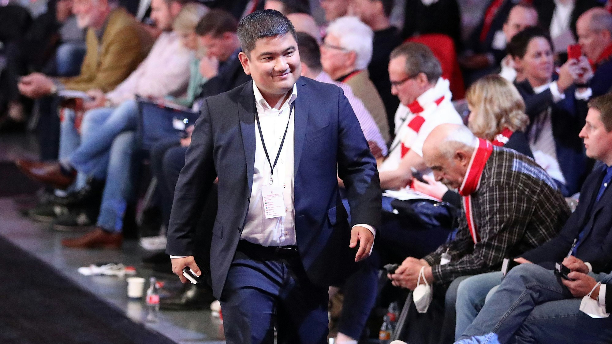 Ho-Yeon Kim geht auf die Bühne.
Herbert Bucco