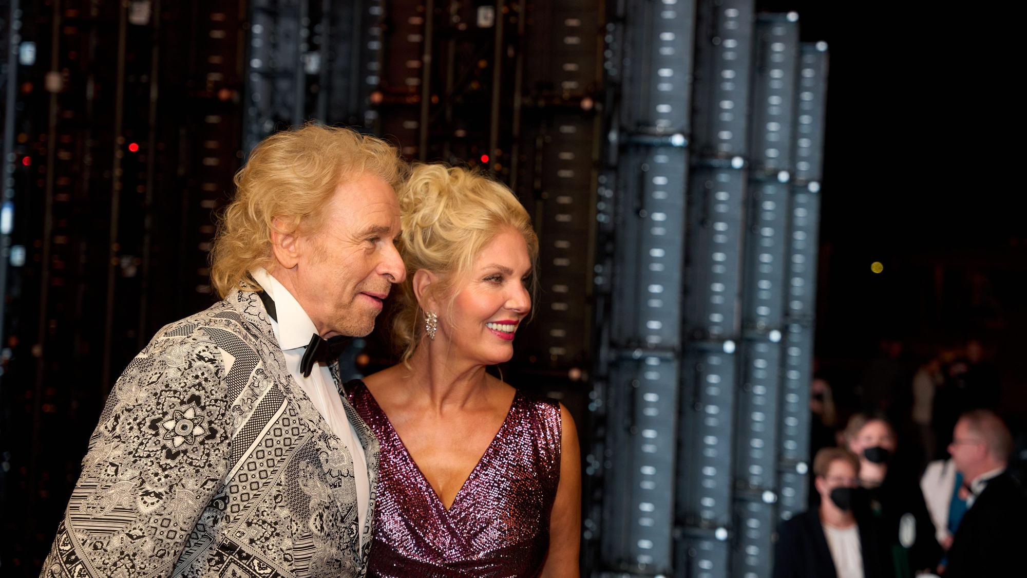 Thomas Gottschalk und seine Partnerin Karina Mroß bei der Marken-Gala in Frankfurt in der Alten Oper.