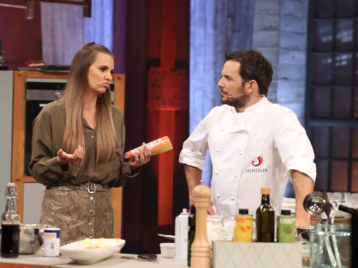 Grill den Henssler am 07.1.2021: Moderatorin Laura Wontorra spricht mit Profikoch Steffen Henssler.