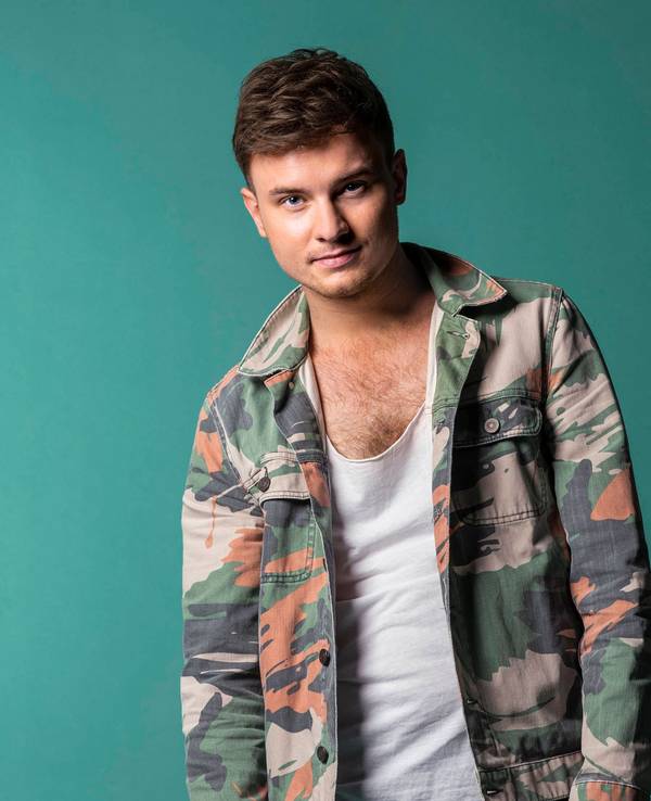 Toni Kraus bei einem Photoshooting für das Cover seiner Single „Mein Zuhause“ in einem Fotostudio in Chemnitz.