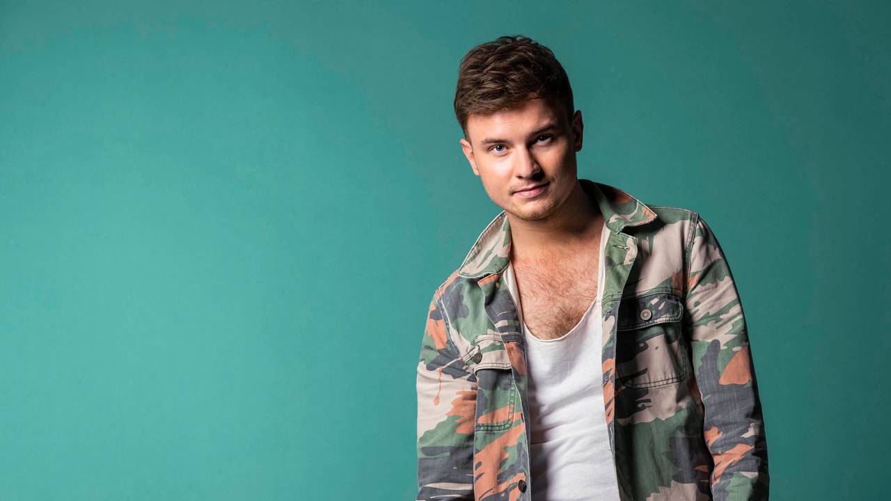 Toni Kraus bei einem Photoshooting für das Cover seiner Single „Mein Zuhause“ in einem Fotostudio in Chemnitz.