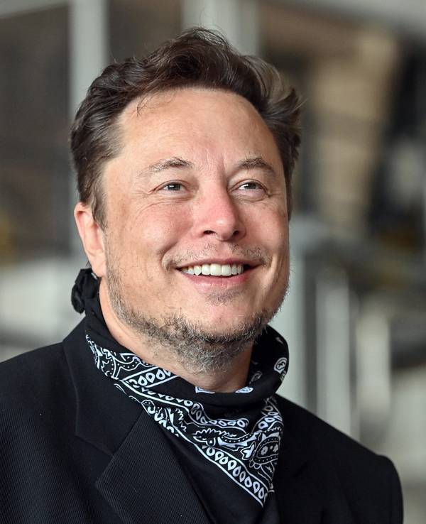 Elon Musk, Tesla-Chef, steht bei einem Pressetermin in der Gießerei der Tesla Gigafactory.