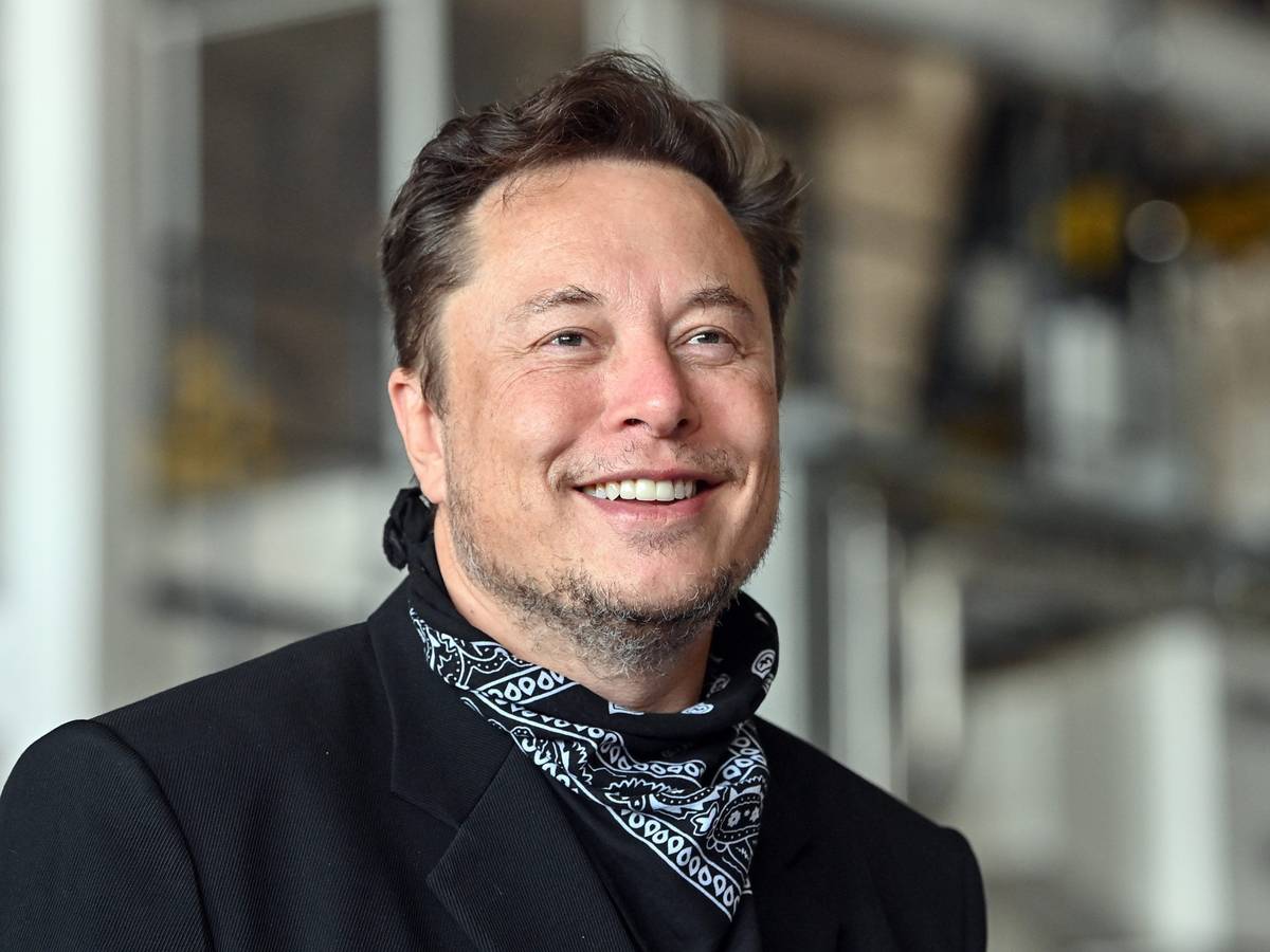 Elon Musk, Tesla-Chef, steht bei einem Pressetermin in der Gießerei der Tesla Gigafactory.