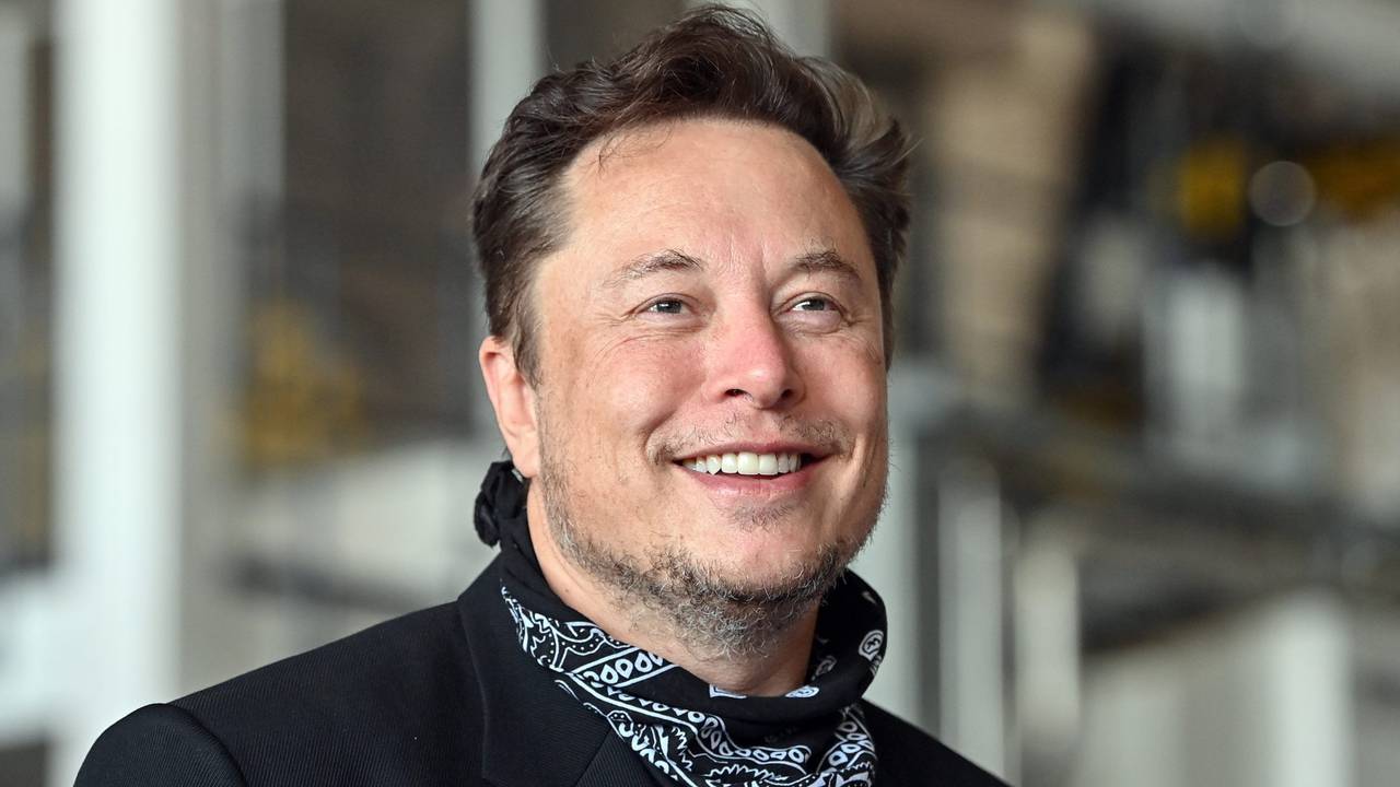 Elon Musk, Tesla-Chef, steht bei einem Pressetermin in der Gießerei der Tesla Gigafactory.