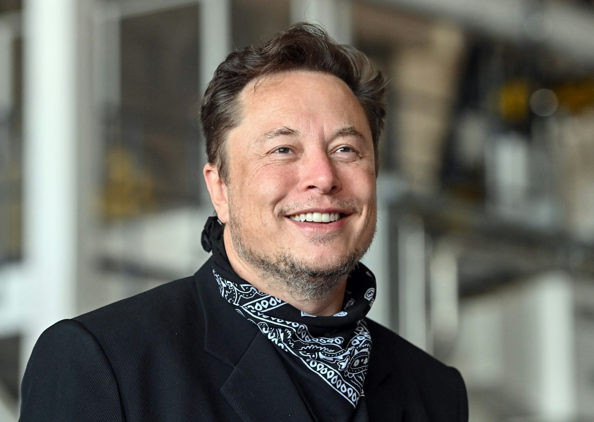 Elon Musk, Tesla-Chef, steht bei einem Pressetermin in der Gießerei der Tesla Gigafactory.