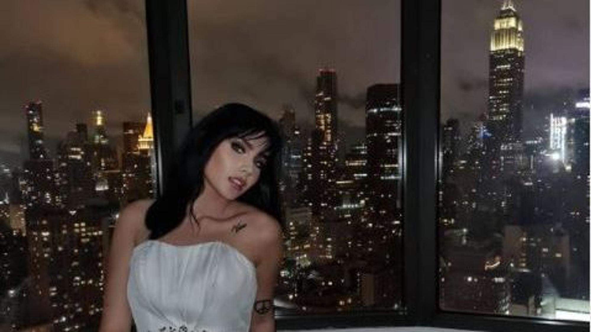 Nathalie Volk posiert auf einem Foto vom 17. Oktober 2021 in New York. Im Hintergrund: Das Empire State Building
Foto: Instagram/mirandadigrande