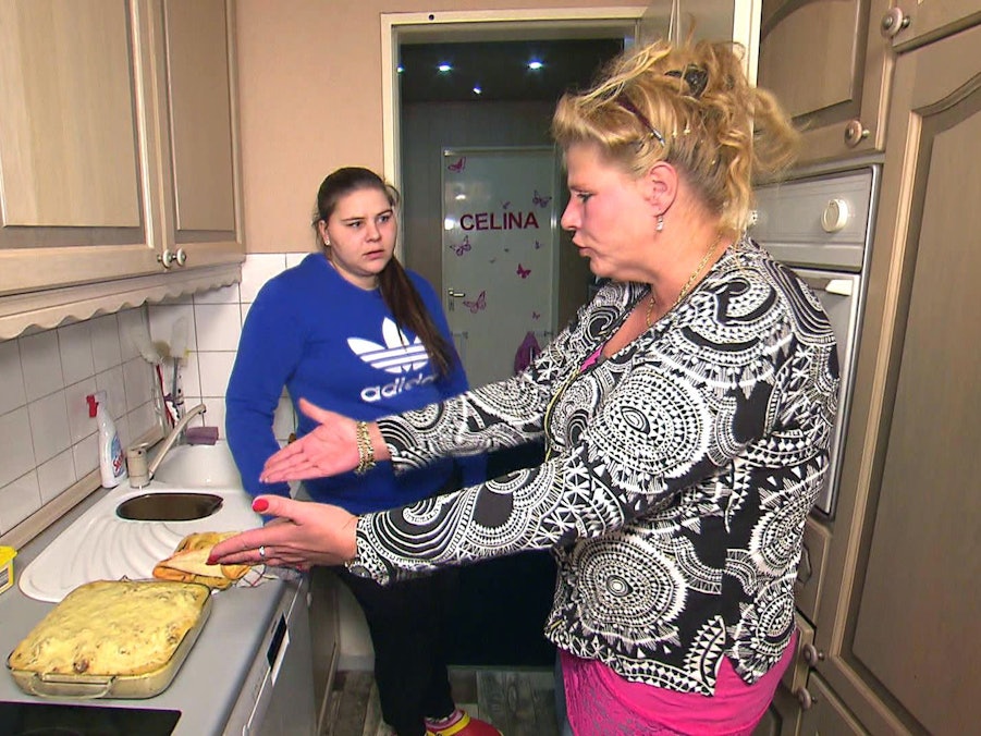 „Die Wollnys“: Sylvana Wollny (rechts im Bild) hat 40 Pfund abgenommen. Auf unserem Bild aus dem Jahr 2017 mit Mama Silvia Wollny ist die junge Frau noch deutlich fülliger als heute.