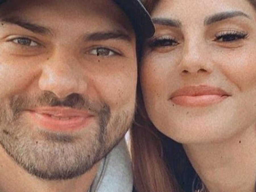 Schauspieler Jimi Blue Ochsenknecht und Ex-„Bachelor“-Teilnehmerin Yeliz Koc lächeln auf einem Instagram-Selfie vom 24. August 2021.