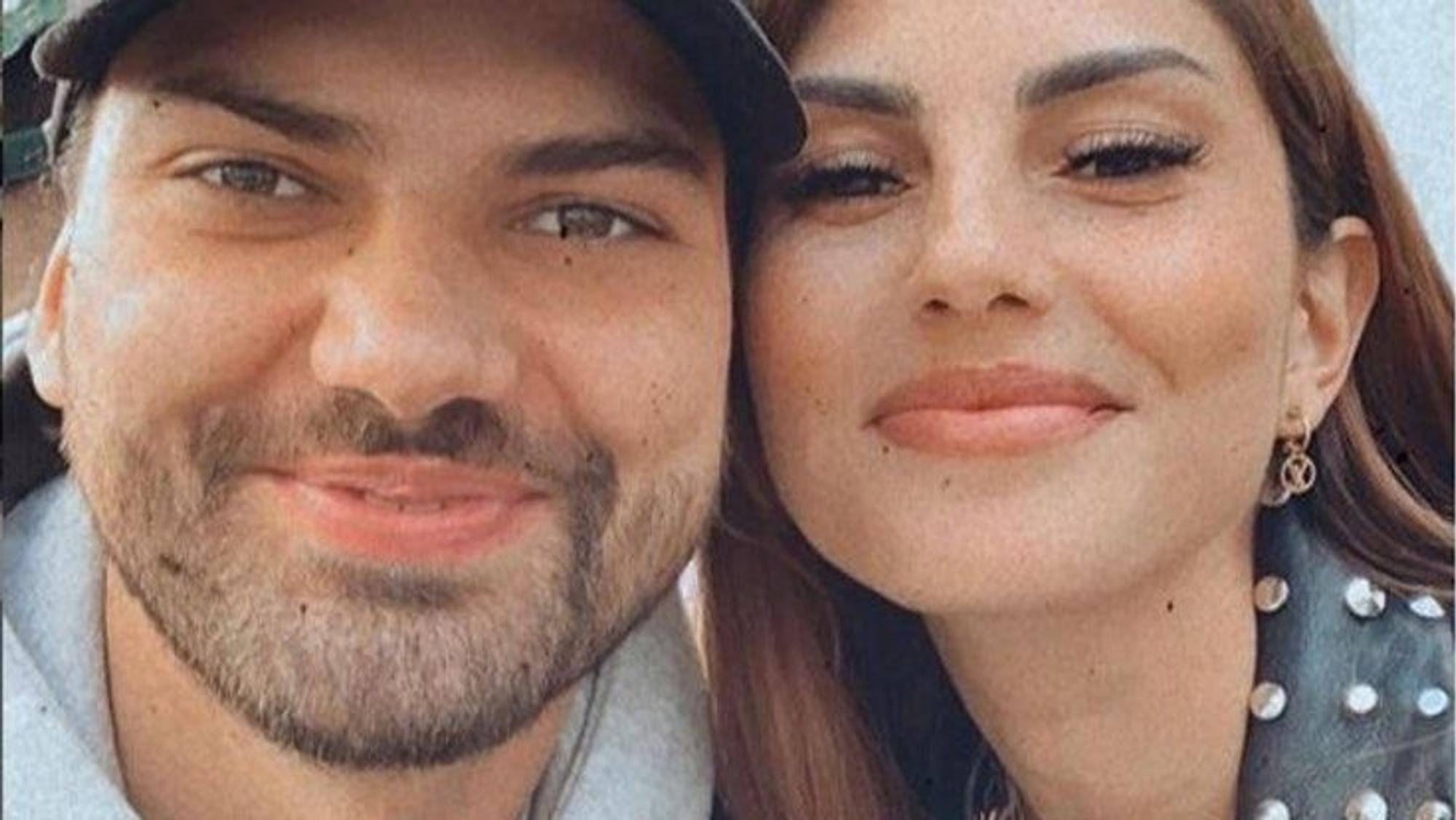 Schauspieler Jimi Blue Ochsenknecht und Ex-„Bachelor“-Teilnehmerin Yeliz Koc lächeln auf einem Instagram-Selfie vom 24. August 2021.