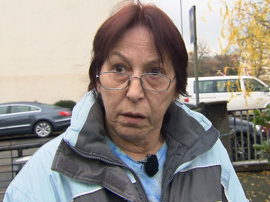 „Hartz und herzlich“ Dagmar aus den Benz-Baracken ist eine der Protagonisten, die in den letzten Jahren verstorben ist. Das Foto entstand im März 2019 beim Dreh der RTLZWEI-Reportage.