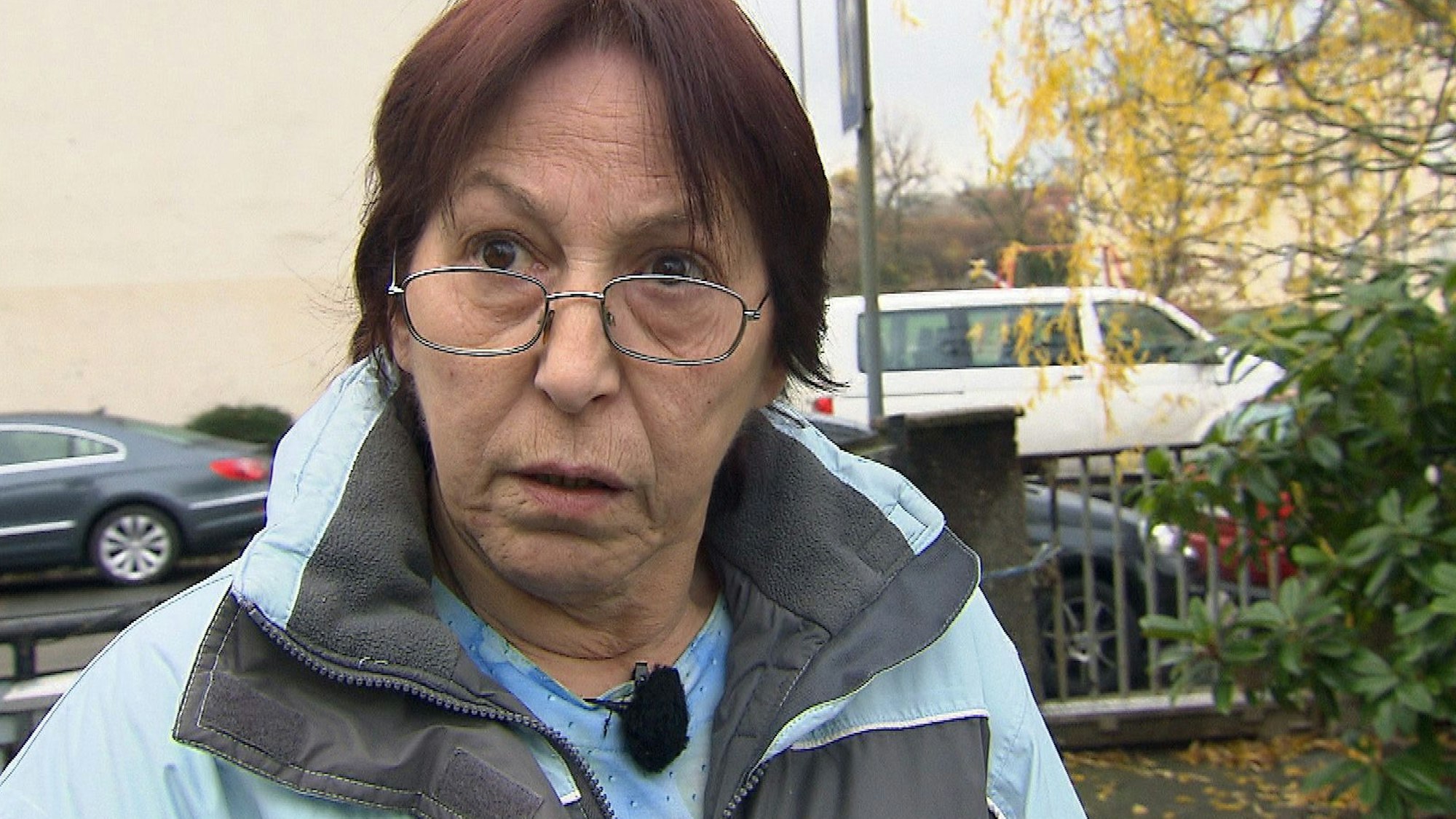 Benz-Baracken-Bewohner trauern um die verstorbene Dagmar, der TV-Dokumentation „Hartz und herzlich“. Das Foto entstand im März 2019 beim Dreh der RTLZWEI-Reportage.