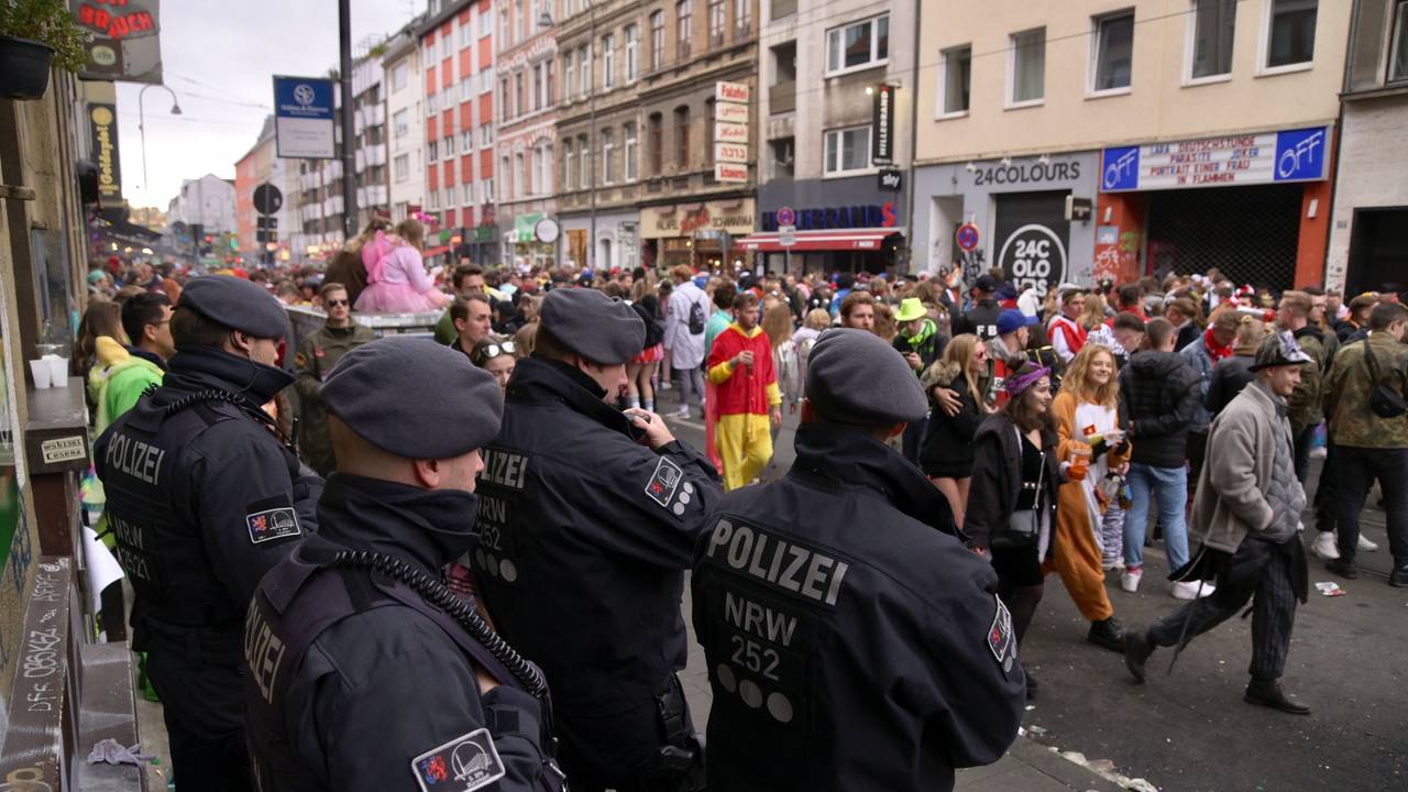Köln 11.11. Elfter Elfter Elfter im Elften Karneval Straßenkarneval Brauchtum
Sessionsstart Sessionseröffnung